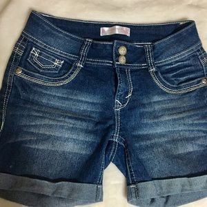 Cute denim shorts. Nice details. Like new!